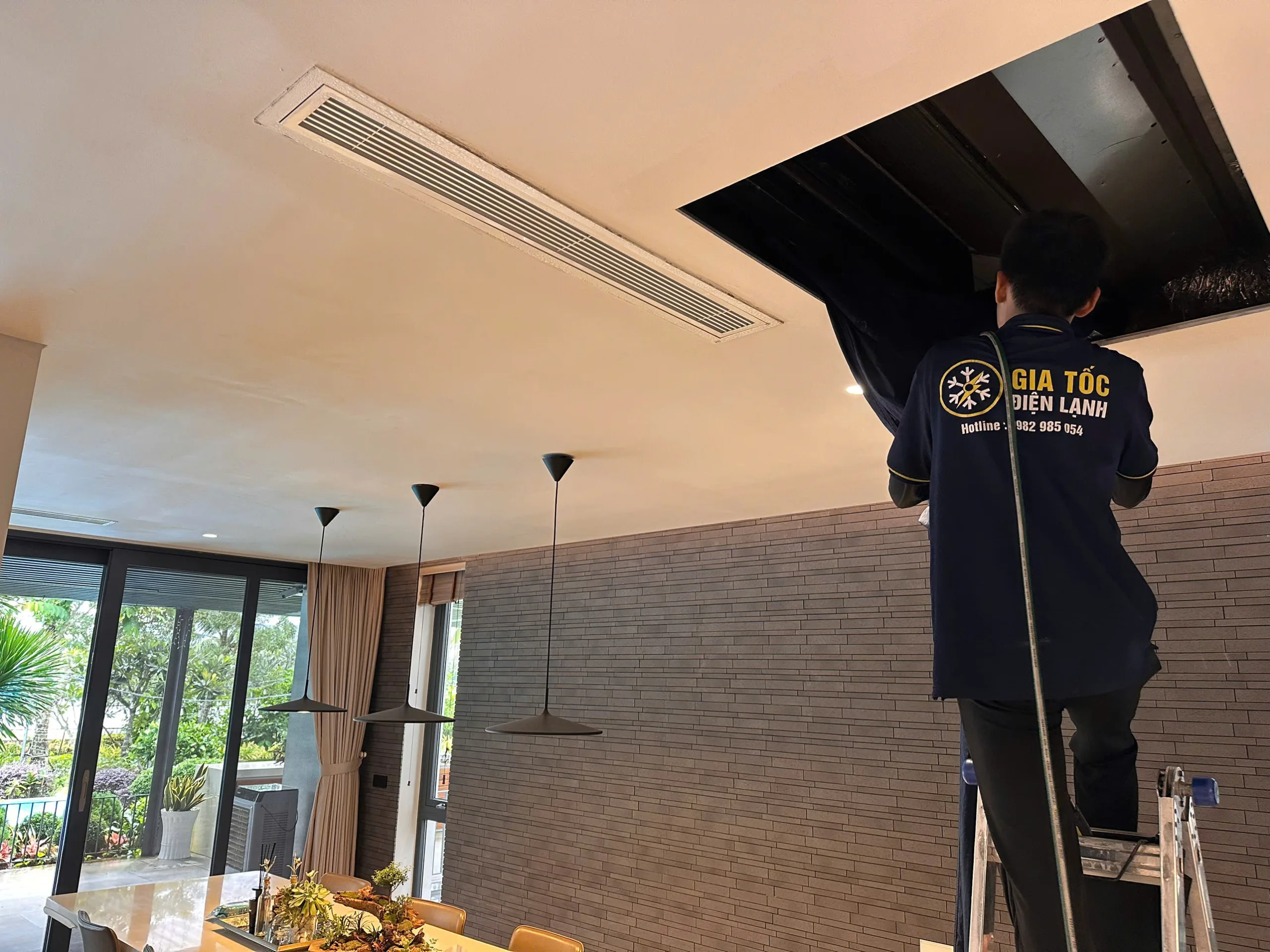 Vệ sinh m&aacute;y lạnh 