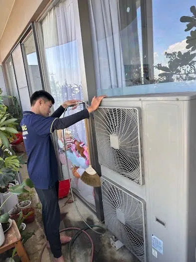 Vệ sinh máy lạnh