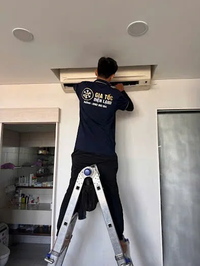 Vệ sinh m&aacute;y lạnh 