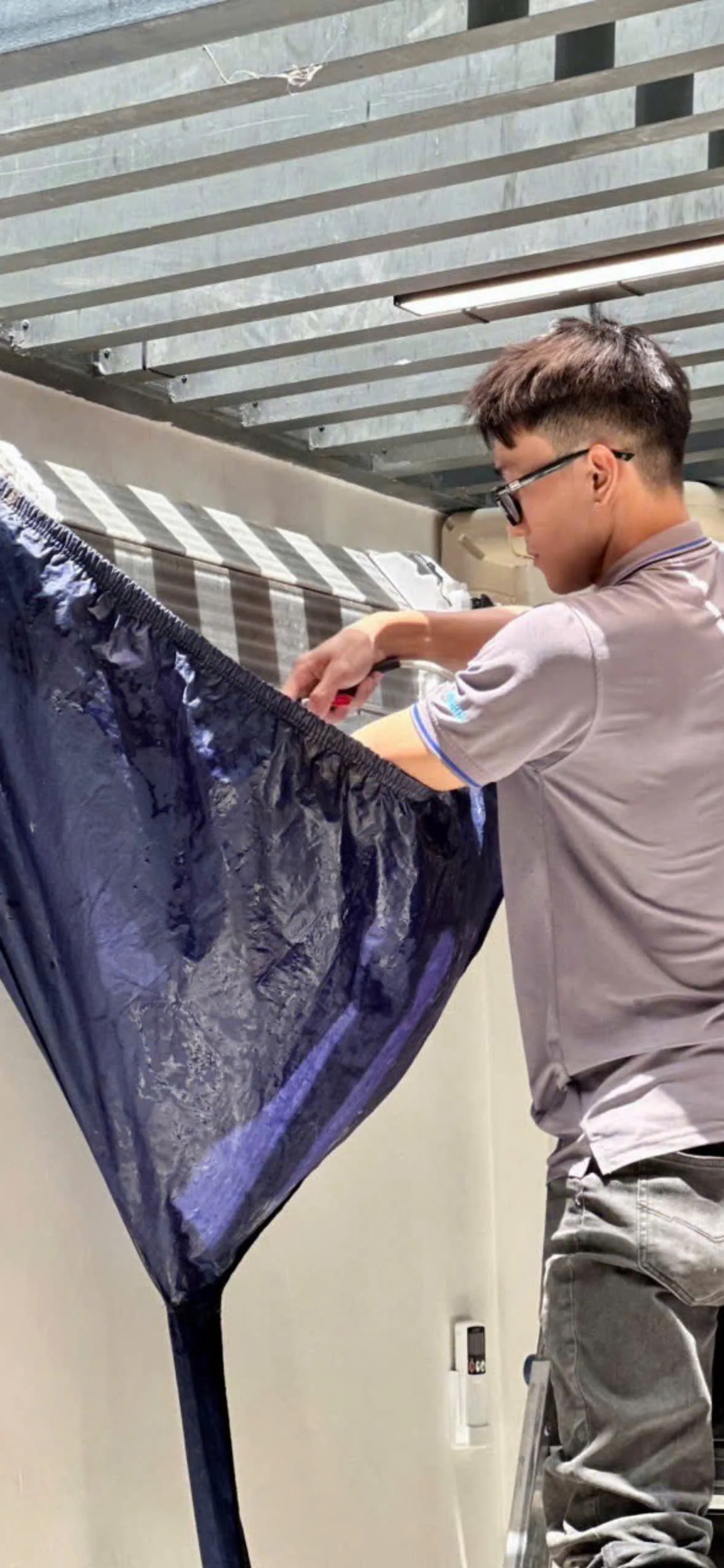 Vệ sinh m&aacute;y lạnh treo tường Quận 10