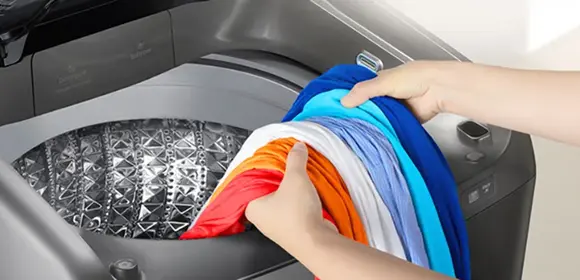 Tại Sao Máy Giặt Để Lại Cặn Trắng Trên Quần Áo? 5 Nguyên Nhân & Cách Xử Lý
